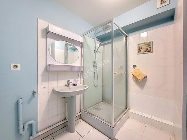 Nantes Nord - Grand Val : En Vente ! Appartement T3 rdc surlevé, proche toutes commodiftés, 2 chambres, parking s/sol et balcon.