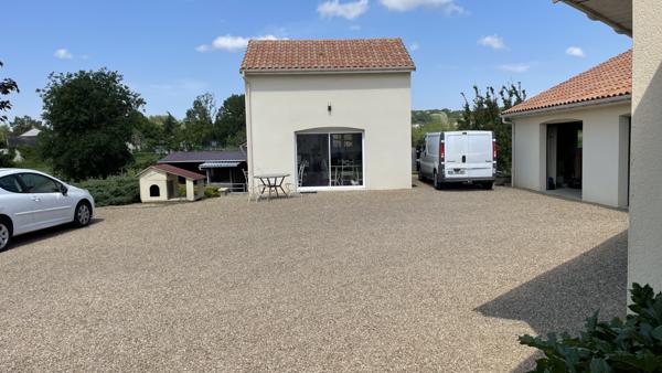 SUPERBE MAISON AU CALME A THURE