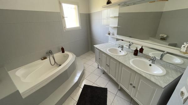 SUPERBE MAISON AU CALME A THURE