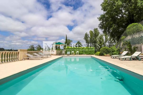 Manoir XVI siècle, vue, avec granges et piscine, proche de Duras