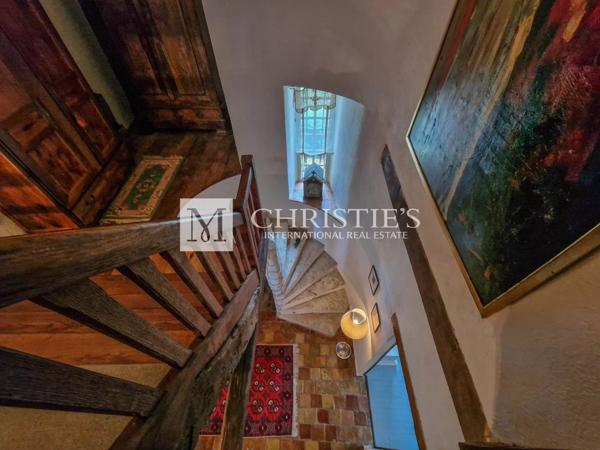 Manoir XVI siècle, vue, avec granges et piscine, proche de Duras