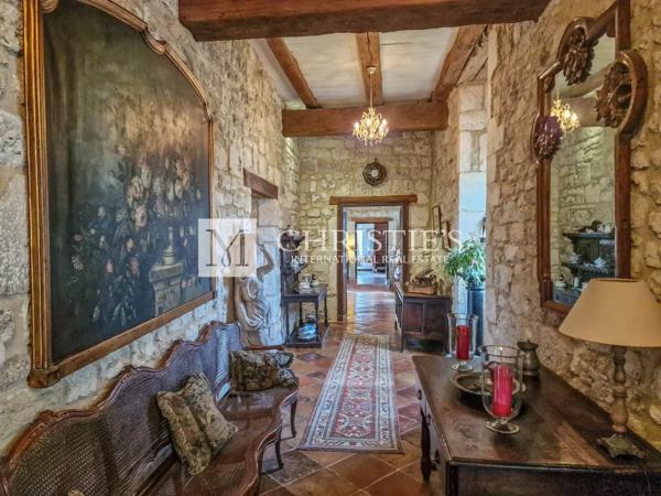 Manoir XVI siècle, vue, avec granges et piscine, proche de Duras