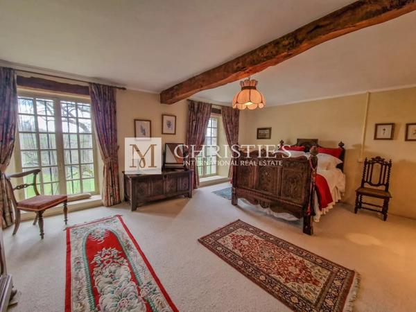 Manoir XVI siècle, vue, avec granges et piscine, proche de Duras