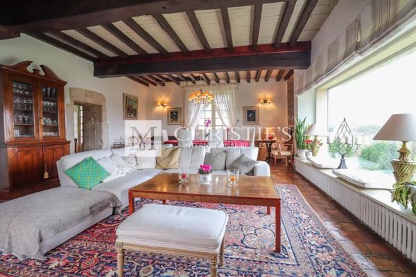 Manoir XVI siècle, vue, avec granges et piscine, proche de Duras