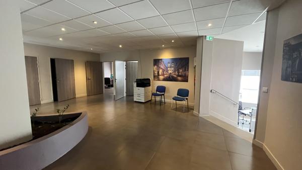 À vendre : Ensemble immobilier tertiaire de 1 090 m² avec parking privatif- Hyper centre Orléans (Loiret - 45)