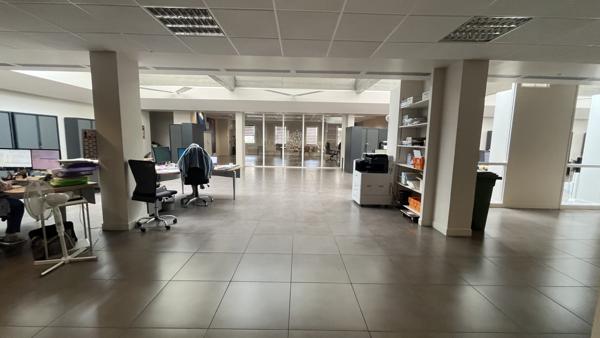 À vendre : Ensemble immobilier tertiaire de 1 090 m² avec parking privatif- Hyper centre Orléans (Loiret - 45)