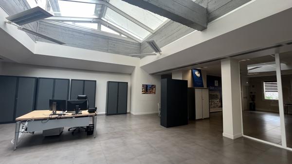 À vendre : Ensemble immobilier tertiaire de 1 090 m² avec parking privatif- Hyper centre Orléans (Loiret - 45)