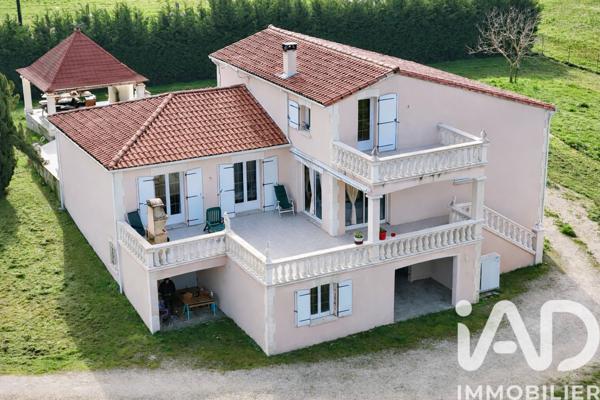 Maison à vendre 7 pièces 170 m² Mosnac-Saint-Simeux