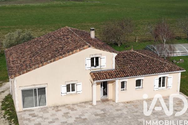 Maison à vendre 7 pièces 170 m² Mosnac-Saint-Simeux