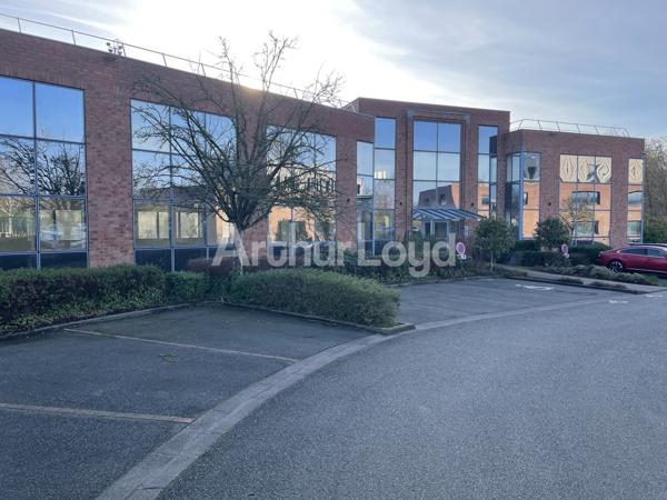 Bureaux rénovés à louer à Villeneuve-d’Ascq - Accessibilité, confort et stationnement inclus