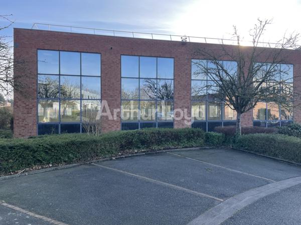 Bureaux rénovés à louer à Villeneuve-d’Ascq - Accessibilité, confort et stationnement inclus