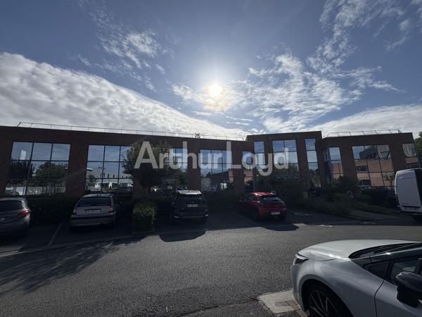 Bureaux rénovés à louer à Villeneuve-d’Ascq - Accessibilité, confort et stationnement inclus