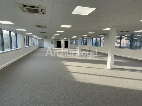 Bureaux rénovés à louer à Villeneuve-d’Ascq - Accessibilité, confort et stationnement inclus