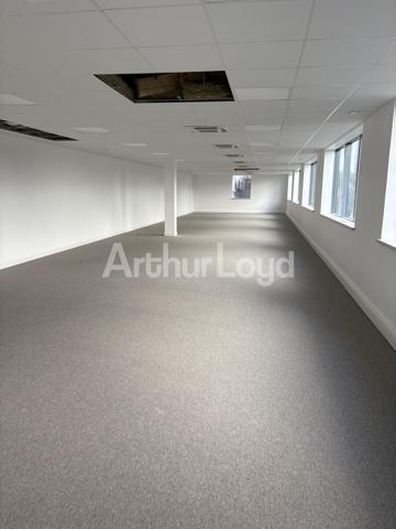 Bureaux rénovés à louer à Villeneuve-d’Ascq - Accessibilité, confort et stationnement inclus