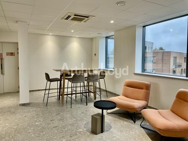 Bureaux rénovés à louer à Villeneuve-d’Ascq - Accessibilité, confort et stationnement inclus