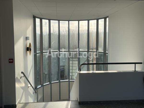 Bureaux rénovés à louer à Villeneuve-d’Ascq - Accessibilité, confort et stationnement inclus