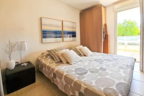 CARQUEIRANNE APPARTEMENT T2 AVEC BELLE TERRASSE ET ASCENSEUR