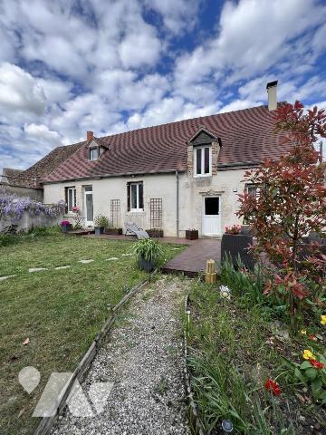 Maison alliant le charme des poutres apparentes et des briques,