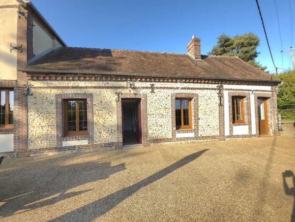 Moulins La Marche 61380 Longère en pierre 109 m² terrain clos 2.850 m²