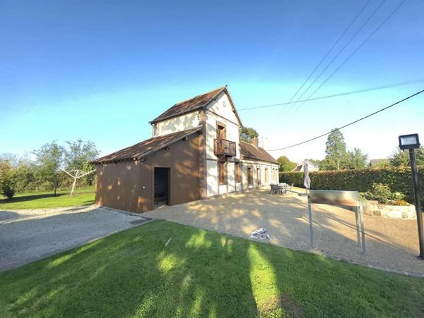 Moulins La Marche 61380 Longère en pierre 109 m² terrain clos 2.850 m²