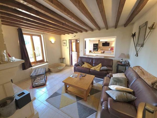 Moulins La Marche 61380 Longère en pierre 109 m² terrain clos 2.850 m²