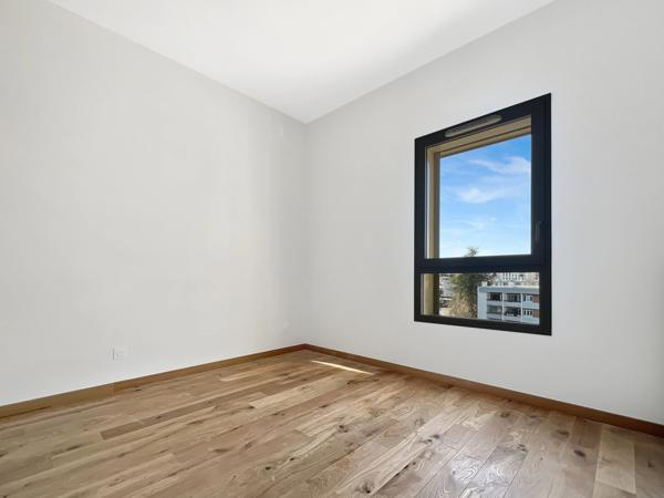 ANNECY LE VIEUX (74) - 4 pièces de 113m² en dernier étage + terrasse de 21m²