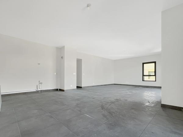 ANNECY LE VIEUX (74) - 4 pièces de 113m² en dernier étage + terrasse de 21m²