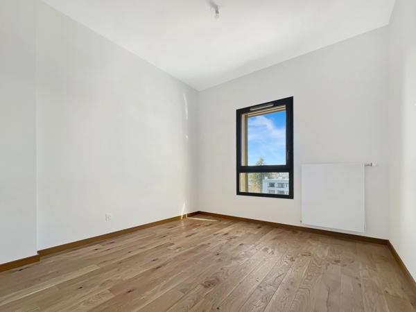 ANNECY LE VIEUX (74) - 4 pièces de 113m² en dernier étage + terrasse de 21m²