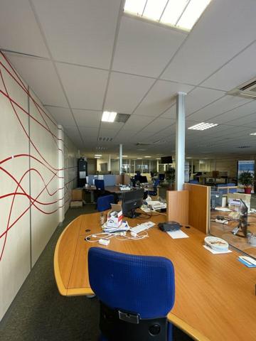 LOCATION BUREAUX A ECHIRE PROCHE NIORT ENVIRON 376m2 AVEC PARKINGS BELLE VISIBILITE