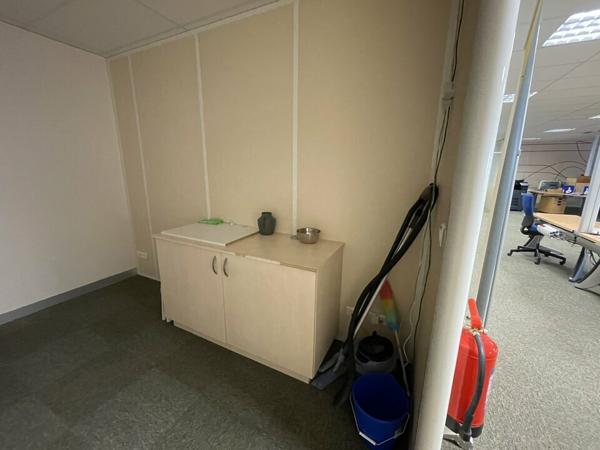 LOCATION BUREAUX A ECHIRE PROCHE NIORT ENVIRON 376m2 AVEC PARKINGS BELLE VISIBILITE