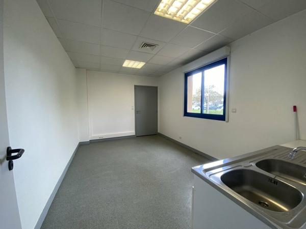 15 MIN DE POITIERS - BUREAUX A LOUER DE 95 M² - TECHNOPOLE FUTUROSCOPE