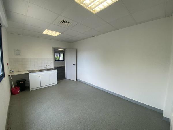 15 MIN DE POITIERS - BUREAUX A LOUER DE 95 M² - TECHNOPOLE FUTUROSCOPE