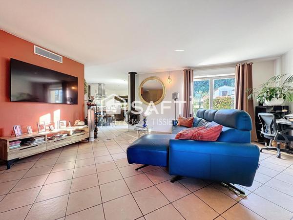 La Roquette s/Siagne : Villa mitoyenne 4 pièces + piscine.