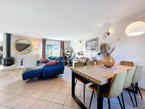 La Roquette s/Siagne : Villa mitoyenne 4 pièces + piscine.