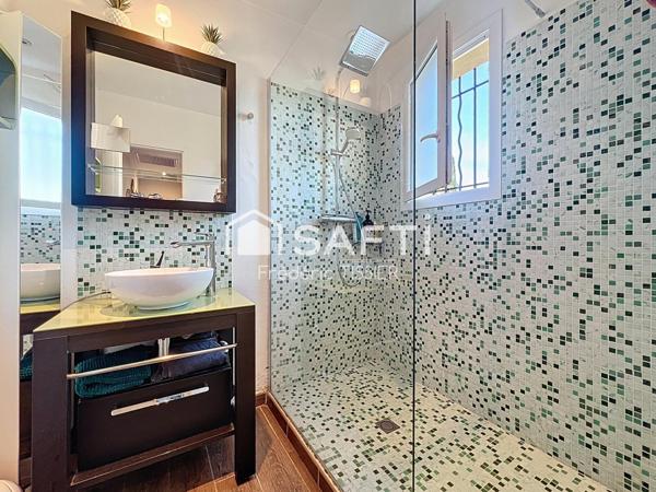 La Roquette s/Siagne : Villa mitoyenne 4 pièces + piscine.