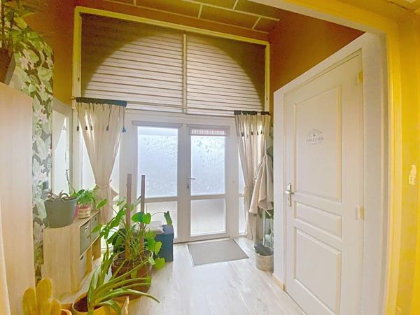 LOFT 140M² AVEC TERRASSE ET STATIONNEMENT