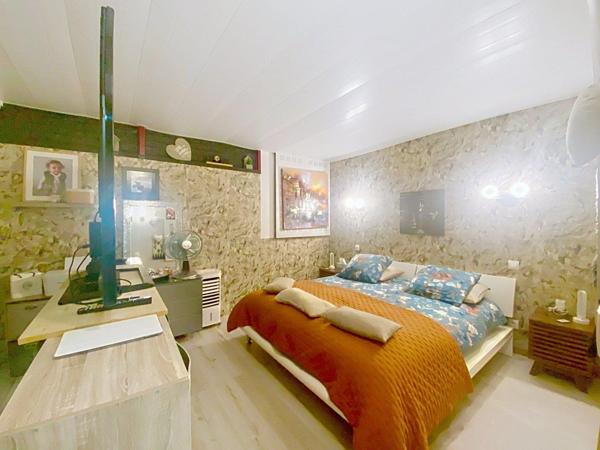 LOFT 140M² AVEC TERRASSE ET STATIONNEMENT