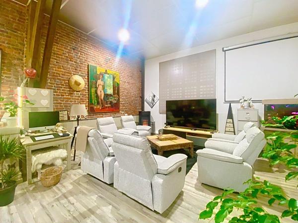 LOFT 140M² AVEC TERRASSE ET STATIONNEMENT