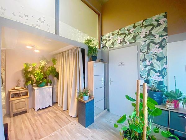 LOFT 140M² AVEC TERRASSE ET STATIONNEMENT