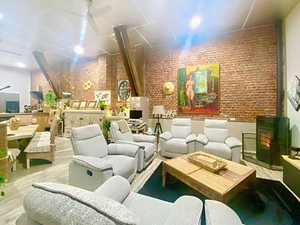 LOFT 140M² AVEC TERRASSE ET STATIONNEMENT