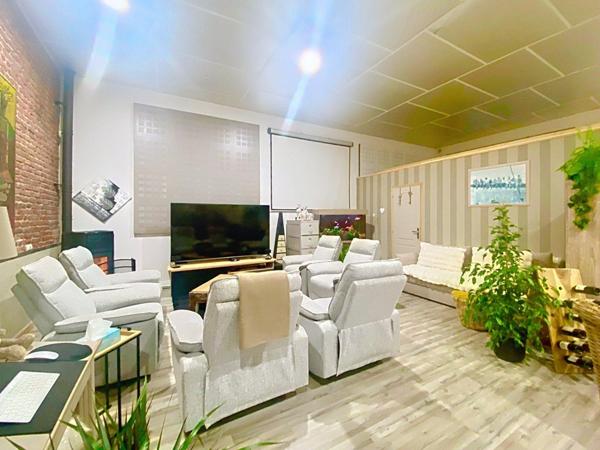 LOFT 140M² AVEC TERRASSE ET STATIONNEMENT