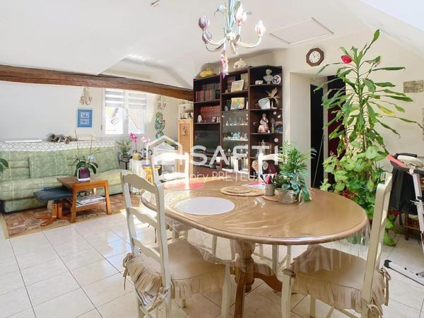 Appartement avec terrasse, abri et 2 parking