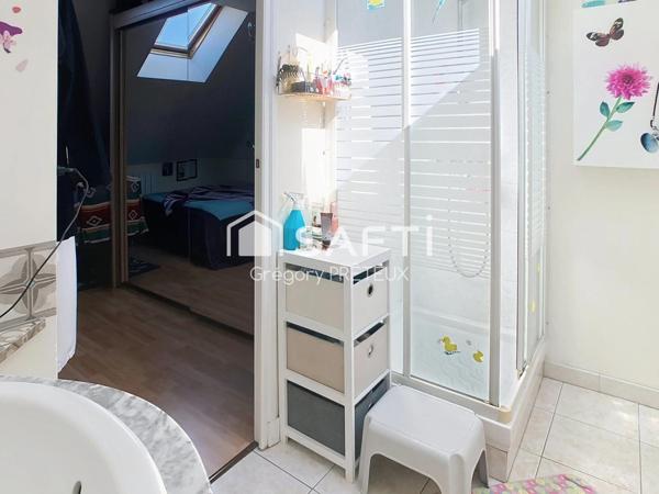 Appartement avec terrasse, abri et 2 parking