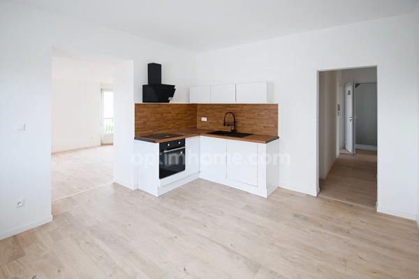 APPARTEMENT DE 97.6M2 AVEC 3 CHAMBRES, 2 SALLES DE BAIN, PARKING, BALCON, CAVE