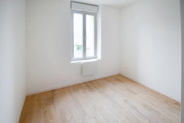 APPARTEMENT DE 97.6M2 AVEC 3 CHAMBRES, 2 SALLES DE BAIN, PARKING, BALCON, CAVE