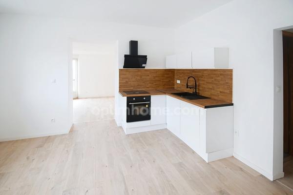APPARTEMENT DE 97.6M2 AVEC 3 CHAMBRES, 2 SALLES DE BAIN, PARKING, BALCON, CAVE