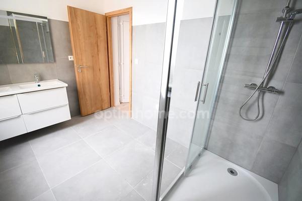 APPARTEMENT DE 97.6M2 AVEC 3 CHAMBRES, 2 SALLES DE BAIN, PARKING, BALCON, CAVE