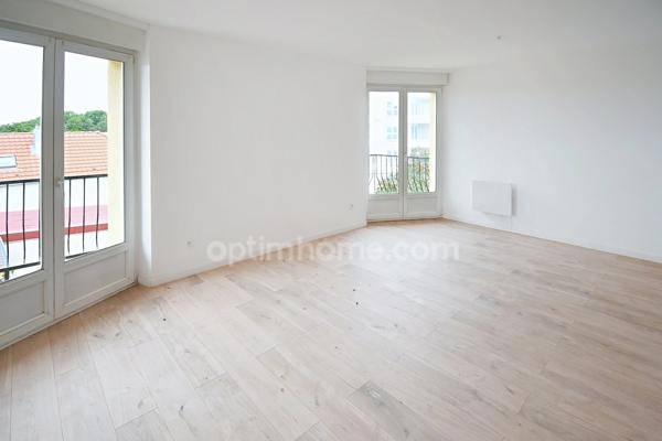 APPARTEMENT DE 97.6M2 AVEC 3 CHAMBRES, 2 SALLES DE BAIN, PARKING, BALCON, CAVE