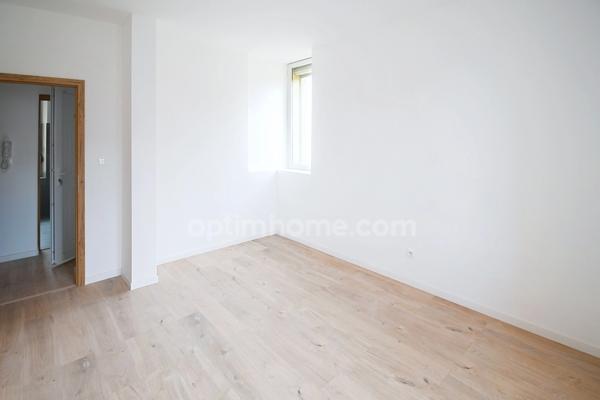 APPARTEMENT DE 97.6M2 AVEC 3 CHAMBRES, 2 SALLES DE BAIN, PARKING, BALCON, CAVE