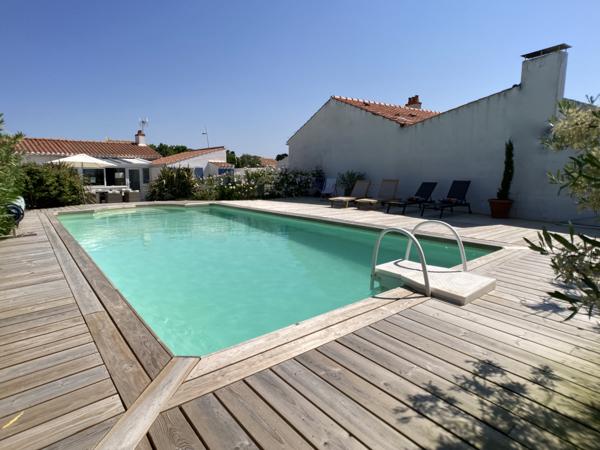 Maison 3 chambres avec piscine, emplacement idéal!